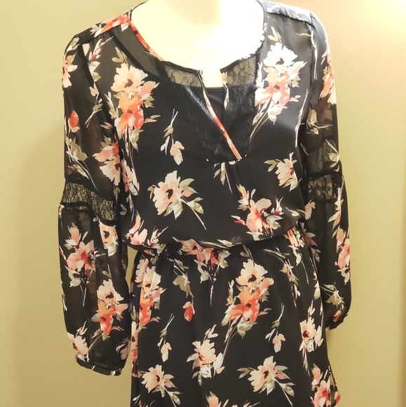 Dress - Picture 4 of 4